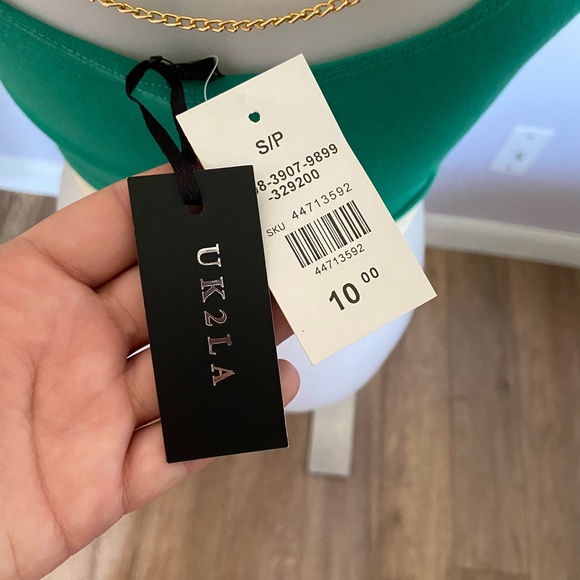 Green crop top with gold chain 💚 - Picture 3 of 3